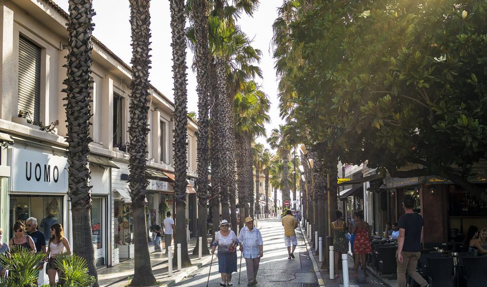 LANDSBYLIV: Bakgatene i Rivieraens mange koselige kystbyer er blant de store attraksjonene.