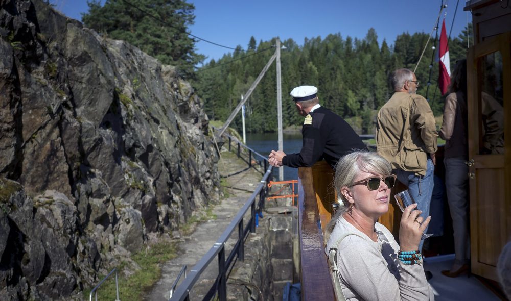 I SLUSEN: Tiden det tar å forsere de mange slusene er halve moroa med Telemarkskanalen.