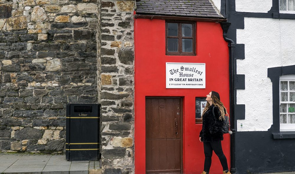 SMALT: Verdens minste hus ligger i Conwy, og er knapt to meter bredt.