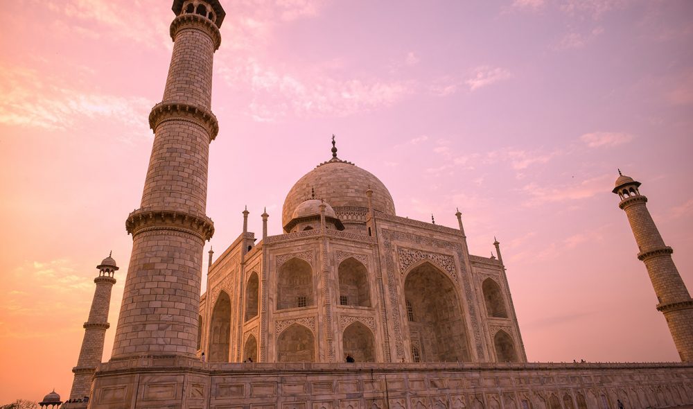 MEKTIG: Det er ikke bare størrelsen, men også det intrikate håndarbeidet som preger byggverket som gjør Taj Mahal så fascinerende.
