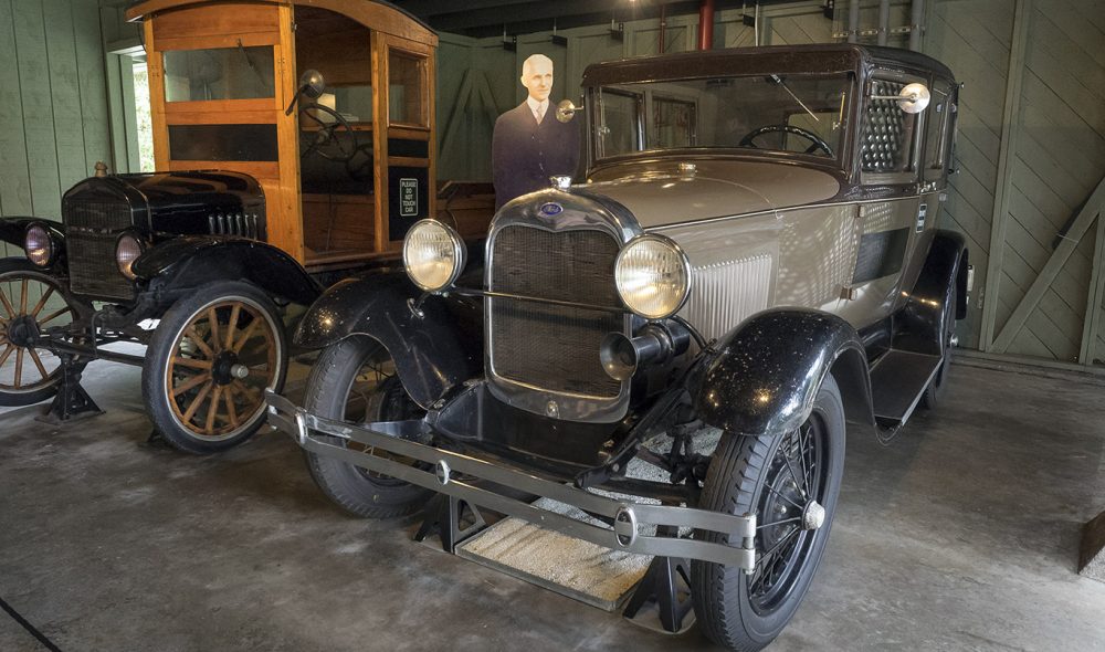 BILMANNEN: Henry Ford er masseproduksjonens far, og noen av bilene han gjorde tilgjengelig for menigmannen kan beskues i garasjen ved sommerhuset hans i Fort Myers.