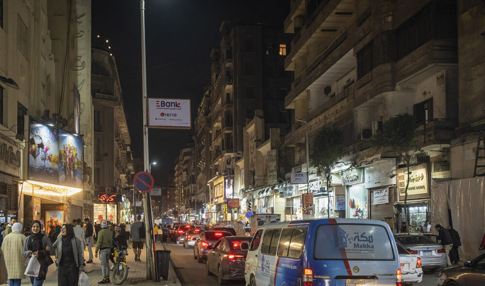 GATELIV: Det sies at det bor godt over 30 millioner mennesker i og rundt Kairo.