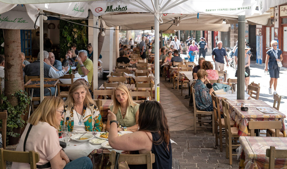 KLASSIKER: O Thanasis ved Monastiraki-plassen er blant stedene som serverer klassiske greske retter, som gyros.