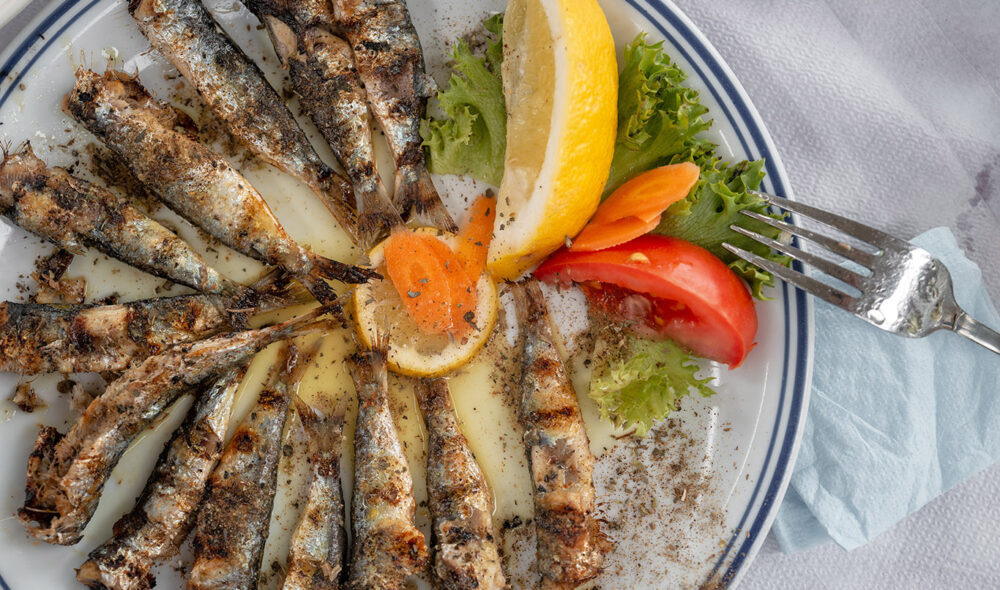 SUNT KOSTHOLD: Sardiner og oliven er en viktig del av det greske kjøkken.