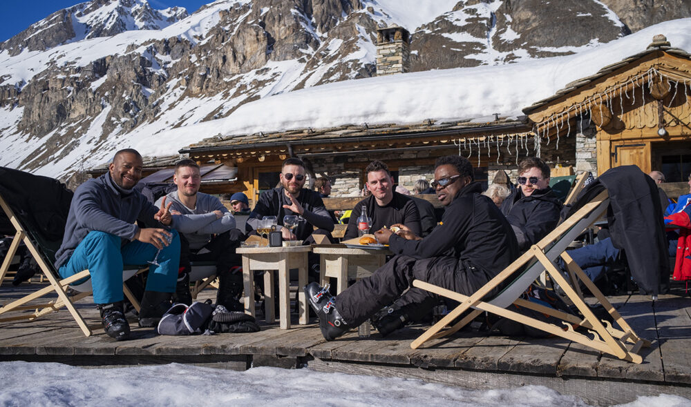 AVBREKK: Avslappende i sola på René Val d’Isère.