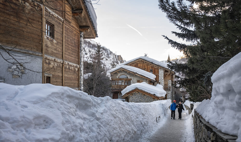 KOSELIGE HUS: Under utbyggingen av det moderne Val d’Isère ble det tatt hensyn til den allerede eksisterende bygningsmassen, som gir et meget hyggelig totalinntrykk av byen.