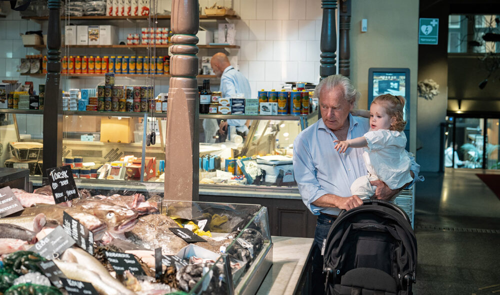 ÖSTERMALM SALUHALL: Den kjente mathallen ble nylig renovert. I snart 140 år har den – ansett som en av de beste i verden – vært en sentral møteplass – også for gastronomer.