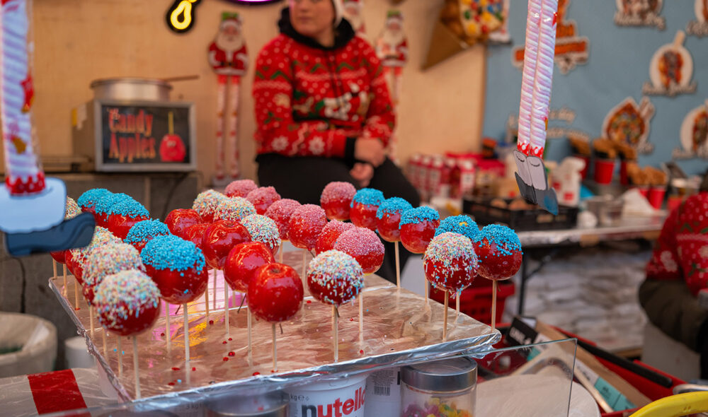JULEMARKED: Bergen har flere fine julemarkeder. Det største finner du på festplassen.