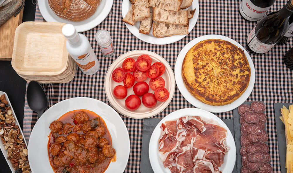 PIKNIK: Spansk mat smaker ekstra godt ute i det frei, som her i Tines de la Vall de Flequer.