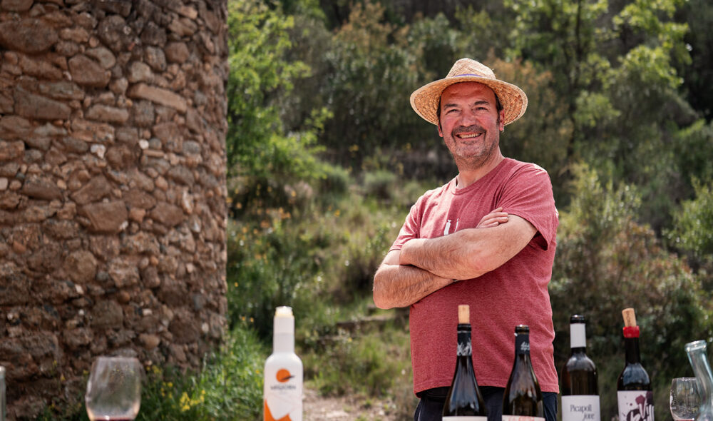 STRÅLENDE PÅ MAT: Etter mange år som restaurantkokk satser Genis Noguera idag på å levere varene ute i det fri.