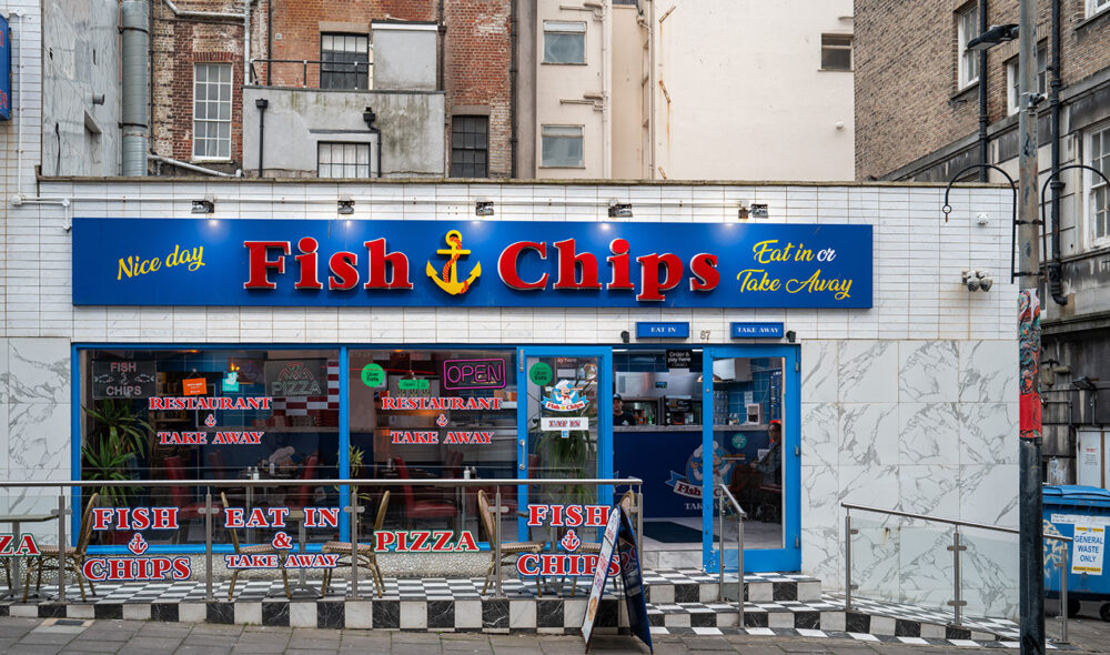 FISH & CHIPS: Klassisk engelsk rett dom du også fortsatt finner i Brighton.