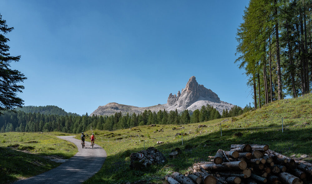 SYKKEL-ELDORADO: Det finnes mange sykkelstier rundt om i Dolomittene med utgangspunkt i Cortina, som denne opp til Rifugio Cruda da Lago.