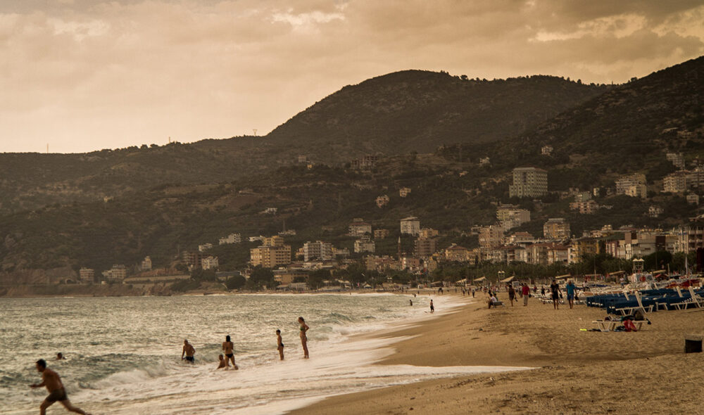 FLOTTE STRENDER: Tyrkias sørvestkyst er viden kjent for sine strålende strender, som Kleopatrastranden i Alanya. Angivelig var den egyptiske dronningen en hyppig gjest her.