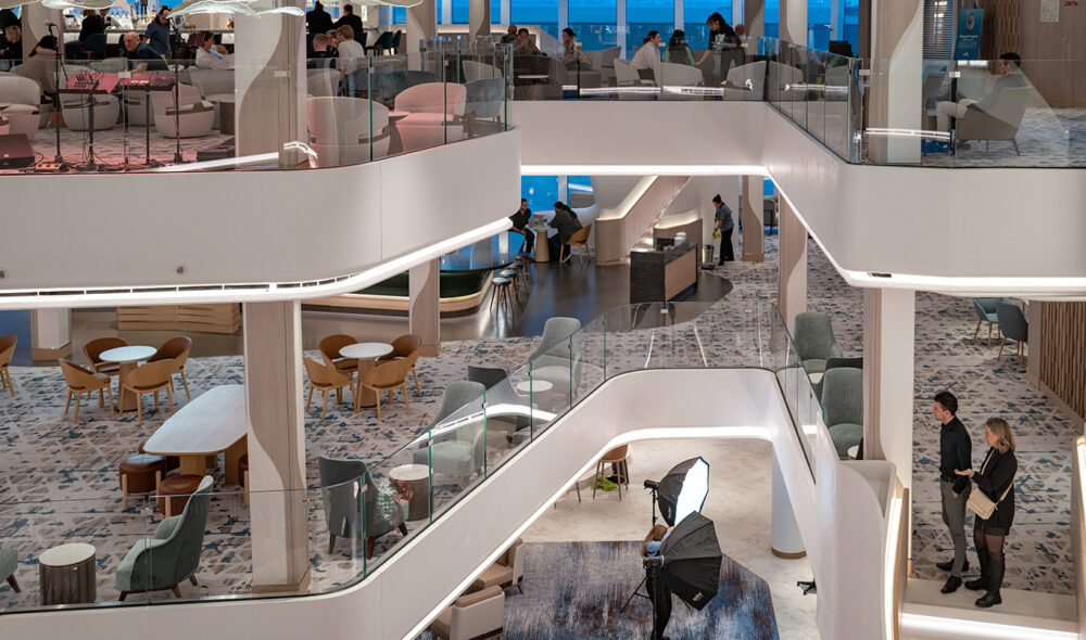 PENROSE: Møteplassen i tre etasjer midt i skipet.