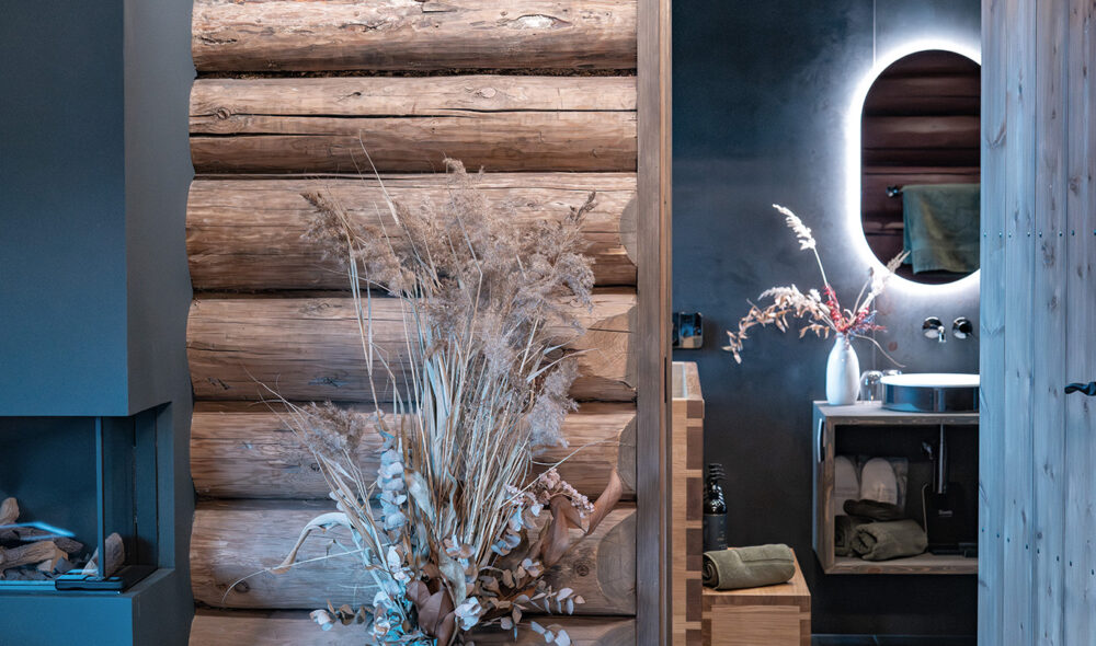 LEKRE DETALJER: De to oppgraderte stabburene på Nermo Hotell har til og med egne vinkjølere.