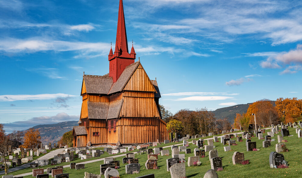 STAVKIRKEN: Ringebu stavkirke er den en eneste i sitt slag langs pilegrimsleden mellom Oslo og Trondheim.