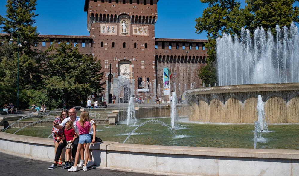 I SENTRUM: Sforza-slottet er en av Milanos mest ikoniske severdigheter, beliggende i hjertet av byen like ved Parco Sempione.