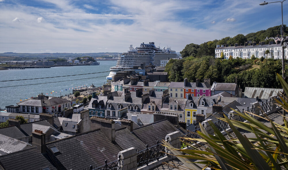I HAVN: På cruiset over fra Reykjavik var Prima innom den irske kystlandsbyen Cobh, som leder inn til den langt større byen Cork.