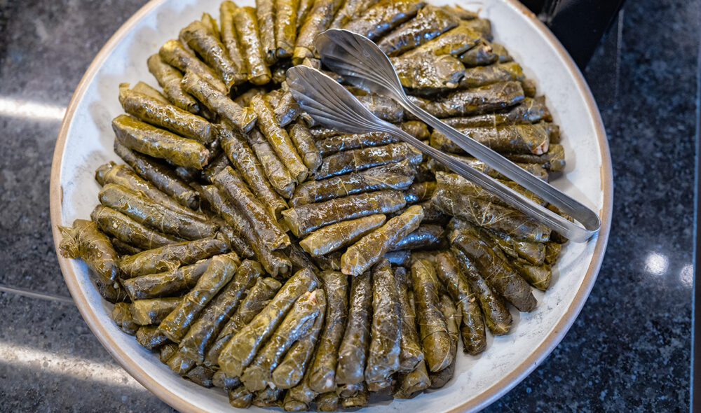 DOLMA: Denne klassiske tyrkiske retten laget av velkrydret malt lammekjøtt og ris, pakket inn i vinblader, er noe av herlighetene du får servert på Aysa i Izmir.