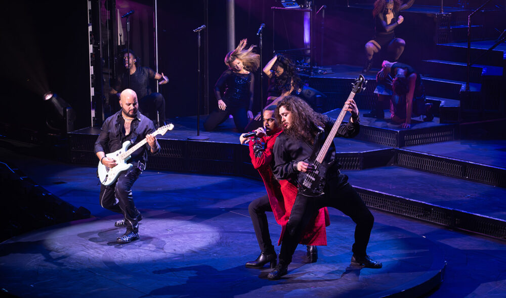 AVANSERTE SHOW: Forestillingene på dagens cruiseskip står ikke tilbake for dem du finner på Broadway i New York. (Foto: NCL)