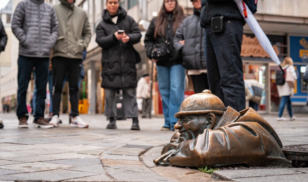 I GAMLEBYEN: «Kloakkarbeideren» Cumil er en populær figur.