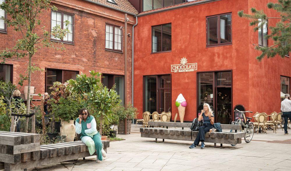 SOSIALE: I den nye bydelen Nordhavn er det lagt opp til en rekke fine møteplasser, som lunsjstedet Atelier.